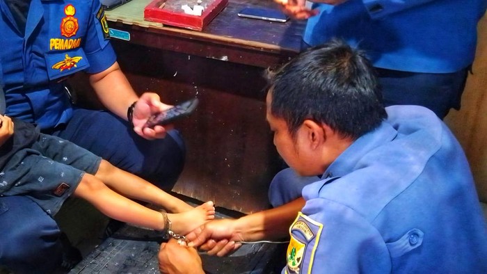 Kaki Bocah 5 Tahun di Sukabumi Terkunci Borgol Berkarat