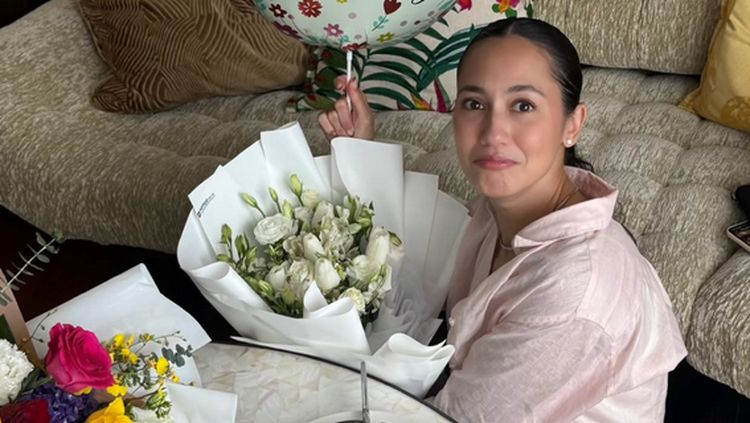 Cantiknya Natural! Potret Pevita Pearce Bikin Pizza hingga Racik Matcha