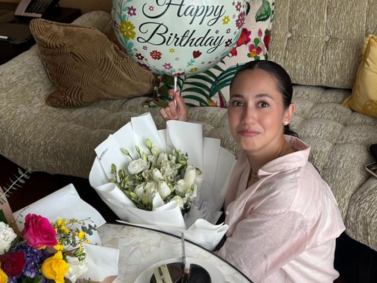 Cantiknya Natural! Potret Pevita Pearce Bikin Pizza hingga Racik Matcha