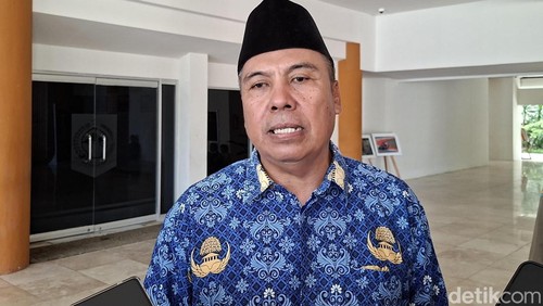 Plt Kepala Disdikpora NTB Surya Bahari.
