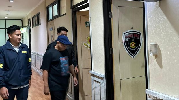 Polres Tangerang Selatan (Tangsel) menangkap oknum guru terduga pelaku pencabulan siswa Sekolah Dasar Negeri (SDN) di Serpong, Tangsel. (dok Istimewa)