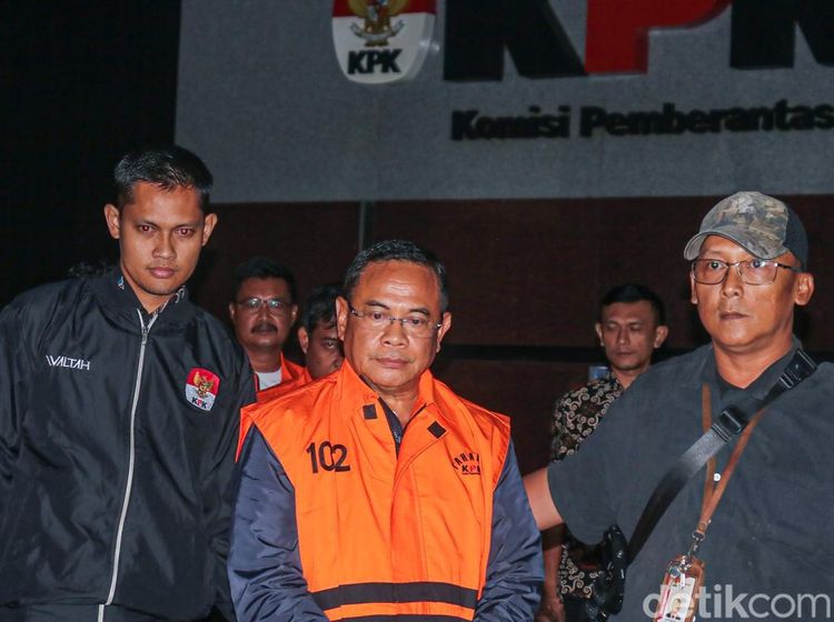Potret Bupati Sudewo Berompi Oranye Usai Ditetapkan Tersangka Pemerasan