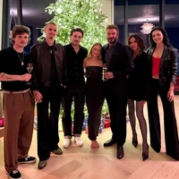 Isu semakin panas ketika Nicola Peltz mengenakan gaun pengantin Valentino, bukan rancangan Victoria Beckham yang dikenal sebagai desainer ternama. Nicola kemudian mengungkap bahwa rencana awal mengenakan gaun Victoria batal karena masalah teknis. Publik menilai keputusan ini sebagai sinyal awal renggangnya hubungan menantu dan mertua. Foto: Instagram