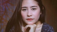Prilly Latuconsina bikin heboh usai pasang badge #OpenToWork. Belum lama ini, Prilly pamit keluar dari Sinemaku Pictures yang dia dirikan bersama Umay Shahab. Foto: Instagram @prillylatuconsina96