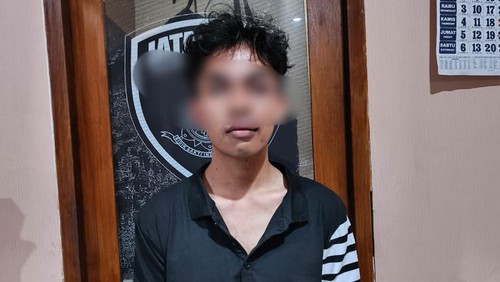 Satreskrim Polresta Mataram menangkap seorang mahasiswa asal Lombok Timur berinisial AKA terkait kasus pencurian di masjid, Senin (19/1/2026). (Foto: Dok Polresta Mataram)