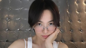 Menurut kamu, Song Hye Kyo bagus rambut panjang atau pendek nih guys? (Foto: dok. Instagram @kyo1122)