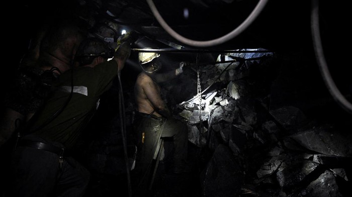 Miners work underground at the CSM hard coal deep-cast mine in the village of Stonava near the town of Karvina, Czech Republic, January 13, 2026. REUTERS/Radovan Stoklasa