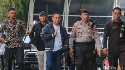 Terjaring OTT, Bupati Pati Sudewo Tiba di Gedung KPK