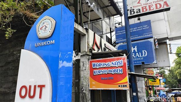 Warung Nasi Kurnia 'Babeh' yang jadi andalan mahasiswa di Dipatiukur, Kota Bandung
