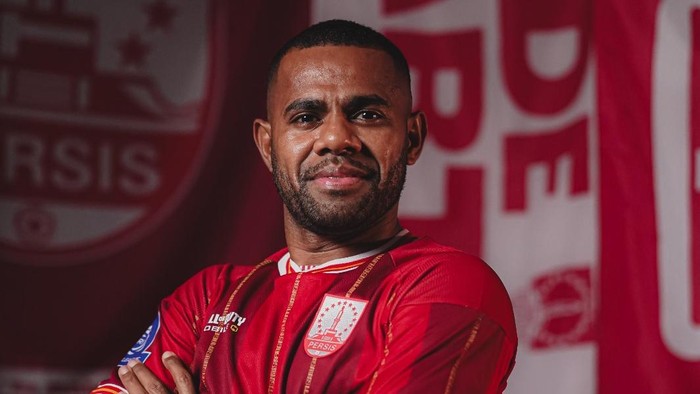 Bek baru Persis Solo, Yabes Roni.