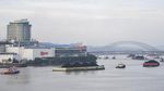 Aktivitas Tongkang Batu Bara di Sungai Mahakam
