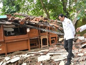 Atap Bangunan SLB Batang Ambruk