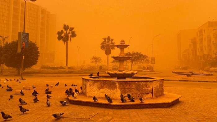 Corniche covered by dust storm in Benghazi, Libya, January 20, 2026. REUTERS/Esam Omran Al-Fetori       TPX IMAGES OF THE DAY