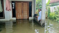 Kepala Bagian Komunikasi dan Informatika (Kabag Kominfo) Lamongan, Sugeng Widodo menjelaskan, kenaikan debit air Bengawan Jero dipicu hujan deras yang mengguyur wilayah Lamongan dalam beberapa hari terakhir.