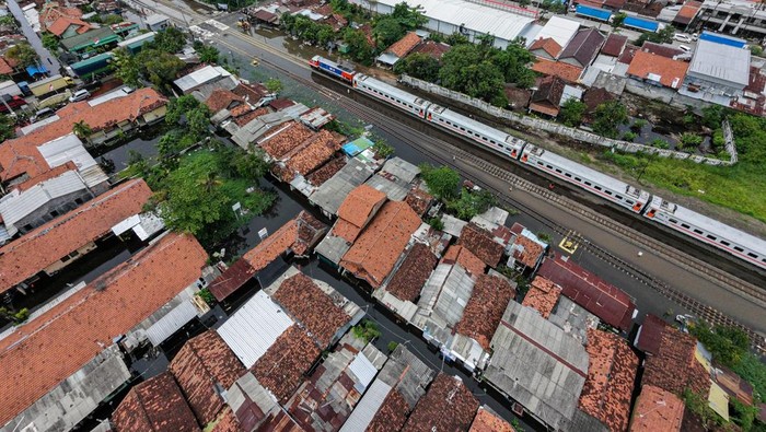 Banjir Ganggu Jalur KA Pekalongan, Rel Kereta Ditinggikan