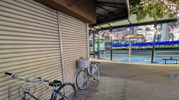 Jejak tetesan hujan terlihat setelah bertahun-tahun membasahi lantai. Foto: Boredpanda