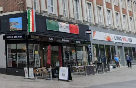 Bikin Haru! Pengunjung Resto Kompak Bayari Makan Pria 86 Tahun Pengunjung Resto Kompak Bayari Makan Pria 86 Tahun yang Makan Sendirian