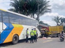 Kronologi Tabrakan Beruntun 2 Bus DAMRI Vs Truk di Tayan Hilir Sanggau