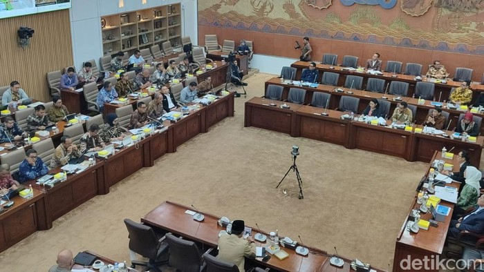 Listrik Aceh Hampir Pulih, Tersisa 60 Desa Masih Belum Teraliri