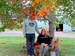 Deretan Foto Kocak Masalah Hidup Orang Tinggi, Asli Relate Banget!