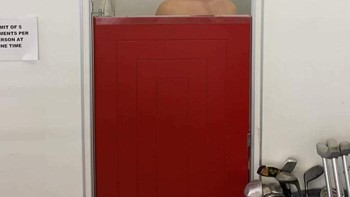 Pintu Ruang Ganti di Toko Foto: Demilked