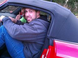 Deretan Foto Kocak Masalah Hidup Orang Tinggi, Asli Relate Banget!