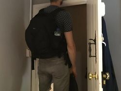 Deretan Foto Kocak Masalah Hidup Orang Tinggi, Asli Relate Banget!