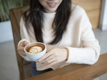 Hindari Pesan Makanan dan Minuman Ini Saat di Bandara, Bisa Bikin Kembung!