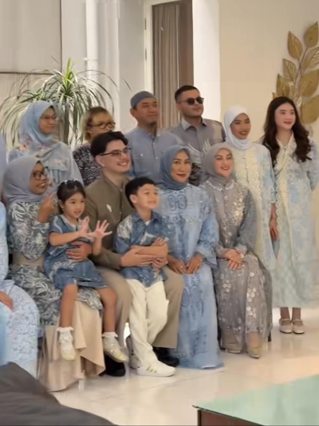 Gaya Couple Irish Bella & Haldy Sabri di Lamaran Adik, Kompak Bareng 4 Anak