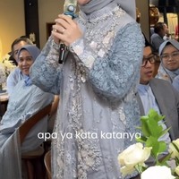 Irish tampil cantik dengan riasan natural yang flawless. Complexion ringan dipadukan dengan blush on lembut dan lipstik berwarna pink nude membuat penampilannya semakin fresh. Foto: Instagram/@_irishbella_