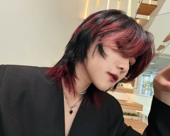 Di keterangan unggahan Isyana mempromosikan mengenai proyek album EKLEKTIKO miliknya yang sudah berjalan sejak Mei 2025. Selamat datang, Abadhi. Kami tak sabar untuk segera berbagi era musik terakhir EKLEKTIKO dengan kalian semua. tulis Isyana. Foto: Instagram/@isyanasarasvati