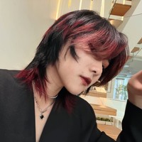 Di keterangan unggahan Isyana mempromosikan mengenai proyek album EKLEKTIKO miliknya yang sudah berjalan sejak Mei 2025. Selamat datang, Abadhi. Kami tak sabar untuk segera berbagi era musik terakhir EKLEKTIKO dengan kalian semua. tulis Isyana. Foto: Instagram/@isyanasarasvati