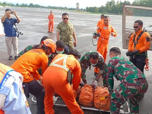 Jenazah Korban Pertama Pesawat ATR 42-500 Tiba di Lanud Hasanuddin Maros