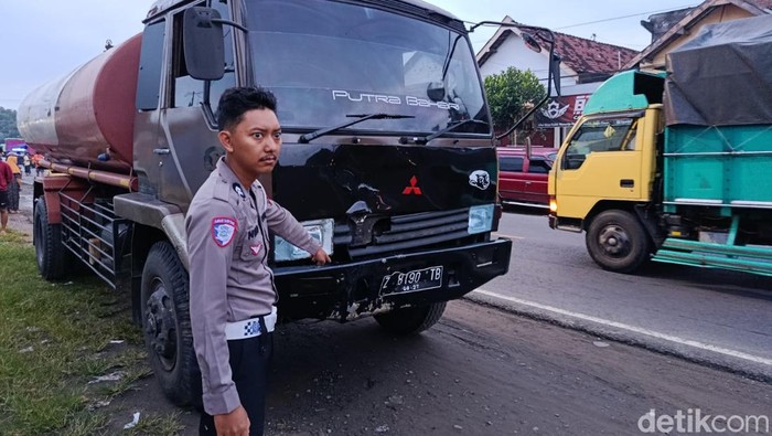 Truk Tabrak Motor dan Becak di Kediri, Pelajar-2 Lansia Meninggal