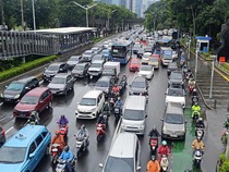 Ada Demo, Lalin Jalan Sudirman Arah Senayan Macet Siang Ini