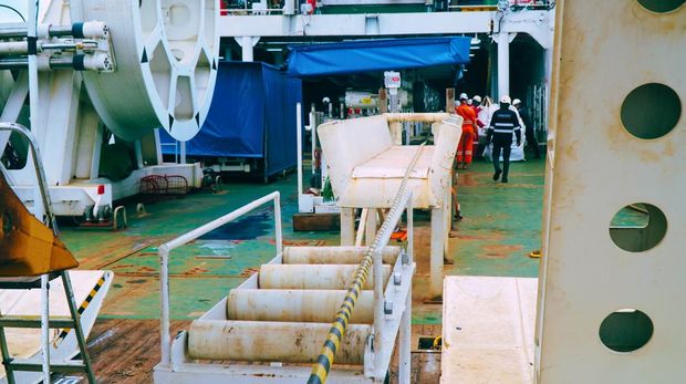 Ketrosden Triasmitra, perusahaan penyelenggara kabel laut, telah menggelar Sistem Komunikasi Kabel Laut (SKKL) Rising 8 dengan rute Jakarta-Singapura.