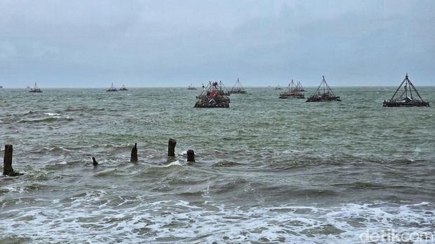 Kondisi ombak dan angin kencamg di kawasan Pesisir Palabuhanratu
