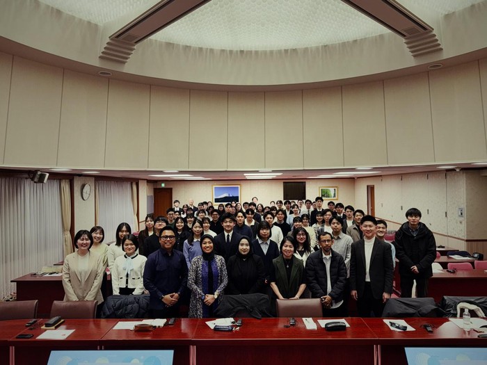 Kuliah umum di Soka University, Jepang