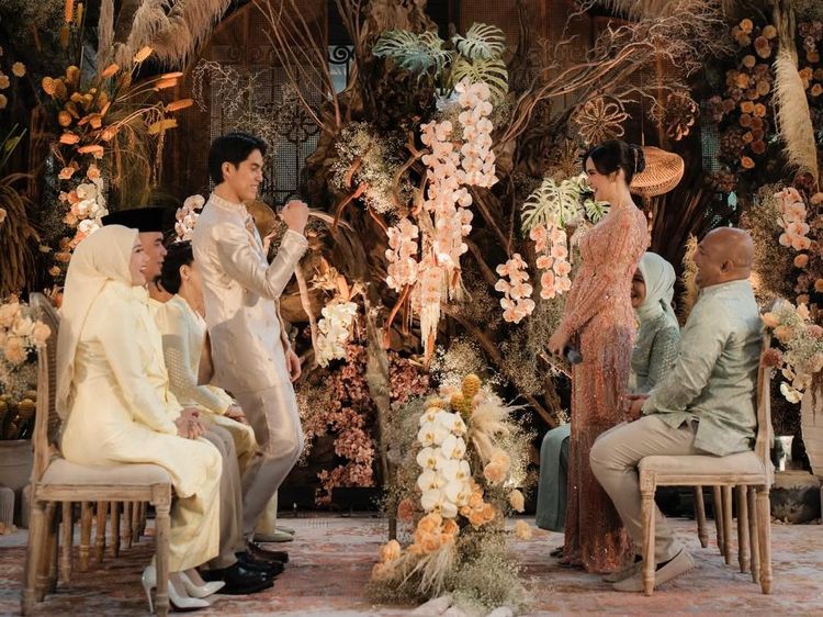 Dhani, Maia, Mulan dan Irwan Mussry Duduk Bersanding di Lamaran El Rumi-Syifa