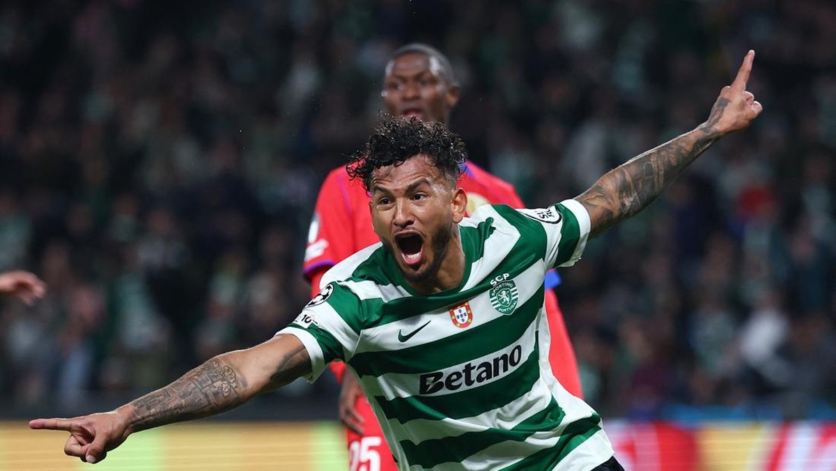 Striker Sporting CP, Luis Suarez, merayakan gol ke gawang PSG. (Foto: Pedro Nunes/REUTERS)