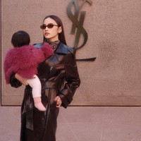 Mahalini membagikan foto kebersamaannya dengan putri kecilnya saat berada di Maroko. Di keterangan unggahan, Mahalini mengatakan bahwa itu adalah kali pertama putrinya melakukan penerbangan jarak jauh. Her first long flight, Selina in Morocco with ibu and papa, tulisnya. Foto: Instagram/@mahaliniraharja