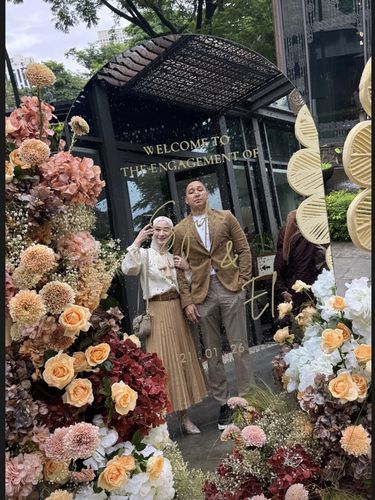 Melody Laksani dan suami menghadiri momen lamaran Syifa Hadju dan El Rumi.