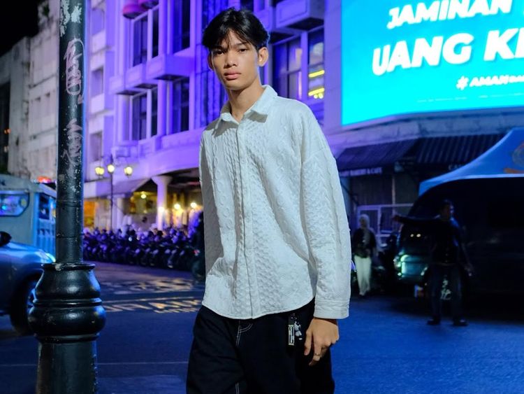 Mike Octavian Ngumpet dari Ortu Jadi Manusia Silver, Kini Jalan di Catwalk