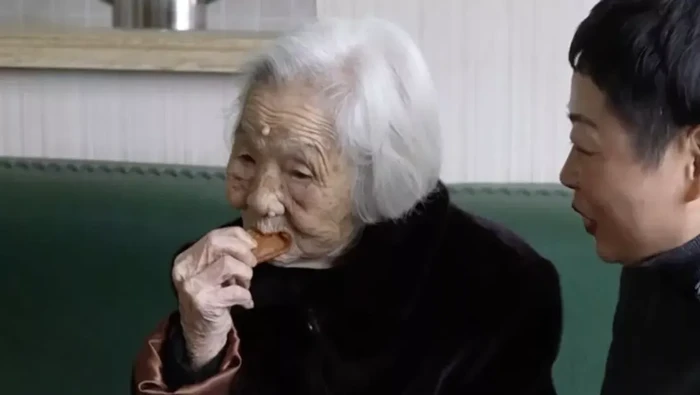 Jiang Yueqin,  Nenek 101 Tahun asal China yang Ternyata Sering Begadang dan Ngemil Malam Hari.