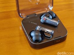 Unboxing Nothing Headphone (1) & Ear (3), Transparan & Ikonik