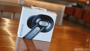 Nothing Ear (3) membawa peningkatan besar dalam desain, performa audio, dan fitur cerdas. Foto: Adi Fida Rahman/detikINET