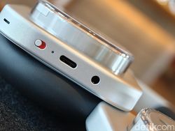 Unboxing Nothing Headphone (1) & Ear (3), Transparan & Ikonik