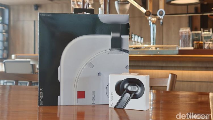 Unboxing Nothing Headphone (1) & Ear (3), Transparan & Ikonik