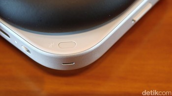 Tombol khusus untuk pemasangan perangkat (pairing). Foto: Adi Fida Rahman/detikINET