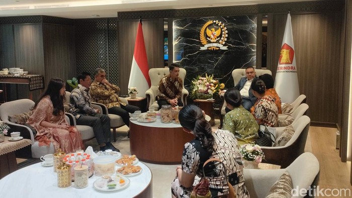 PB XIV Purbaya Curhat ke Wakil Ketua DPR Dasco, Bahas Apa?